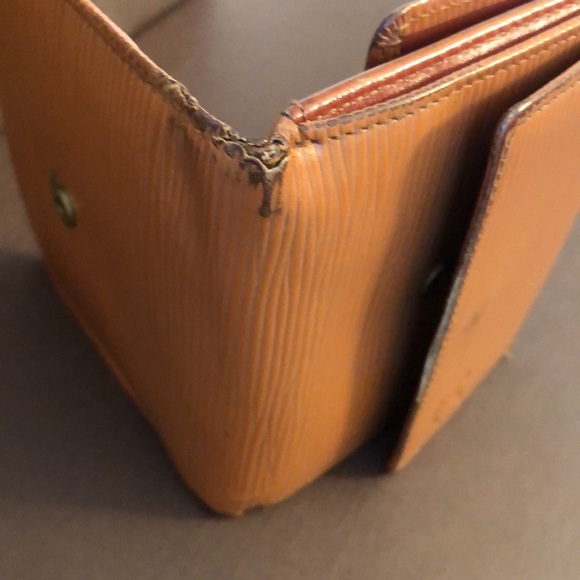 Louis Vuitton Brown Epi Wallet - Picture 8 of 16